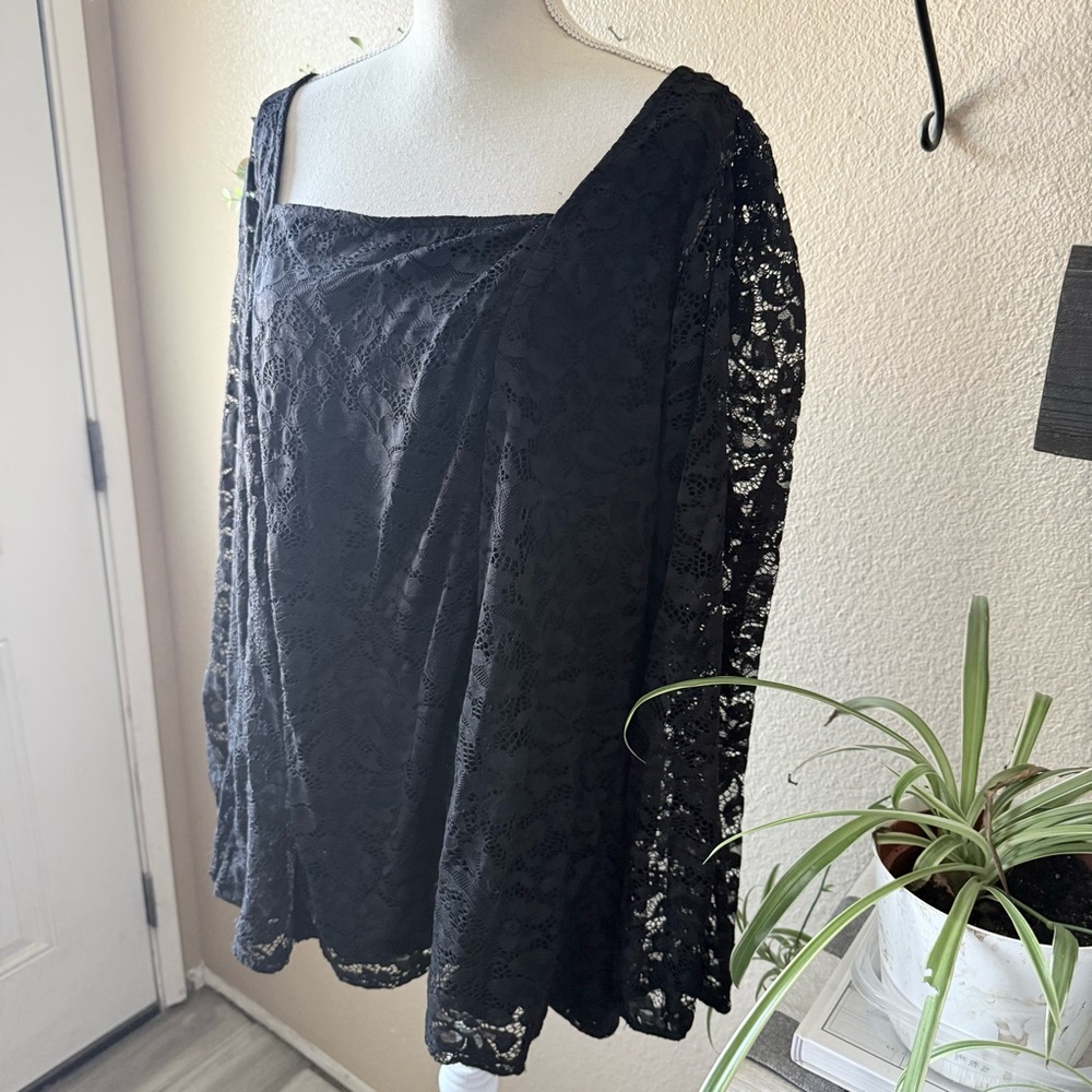 Torrid Woman’s Plus Black Lace Covered Blouse W Sheer Lace Arms 4X